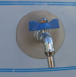 Detalle del grifo cuba de dos puertas